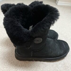 Black short Ugg boots with button Size 6